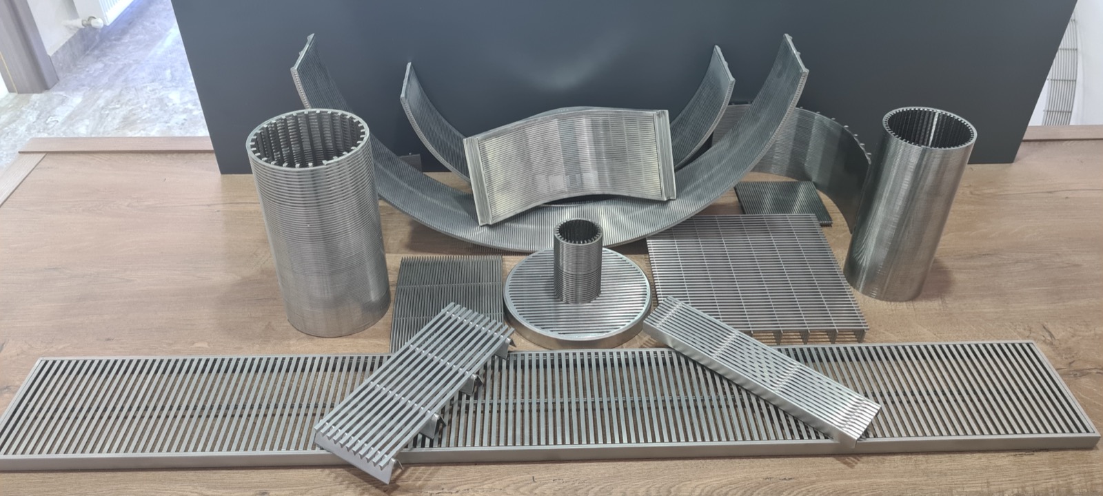 ADEN Wedge Wire product range — cylindrical, flat panel, sieve bend, and custom screen configurations