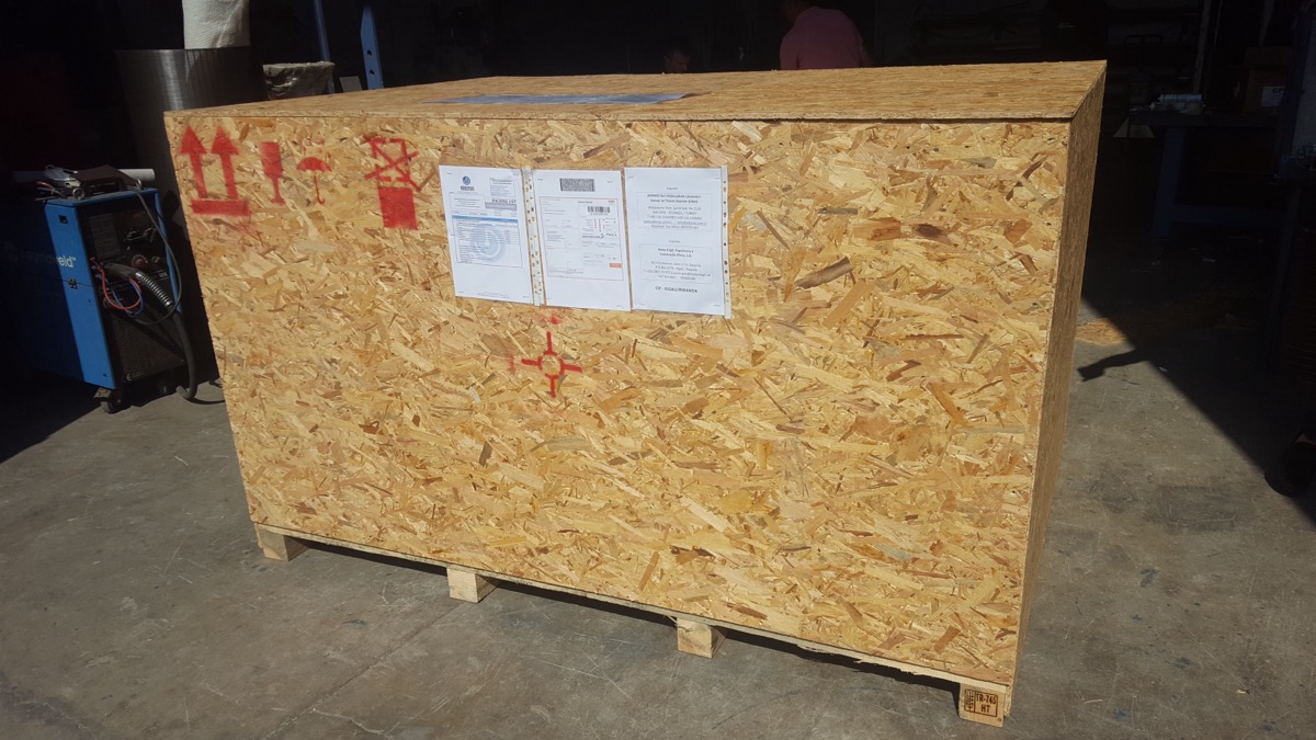 Wedge wire screen panels with protective packaging prepared for international shipping