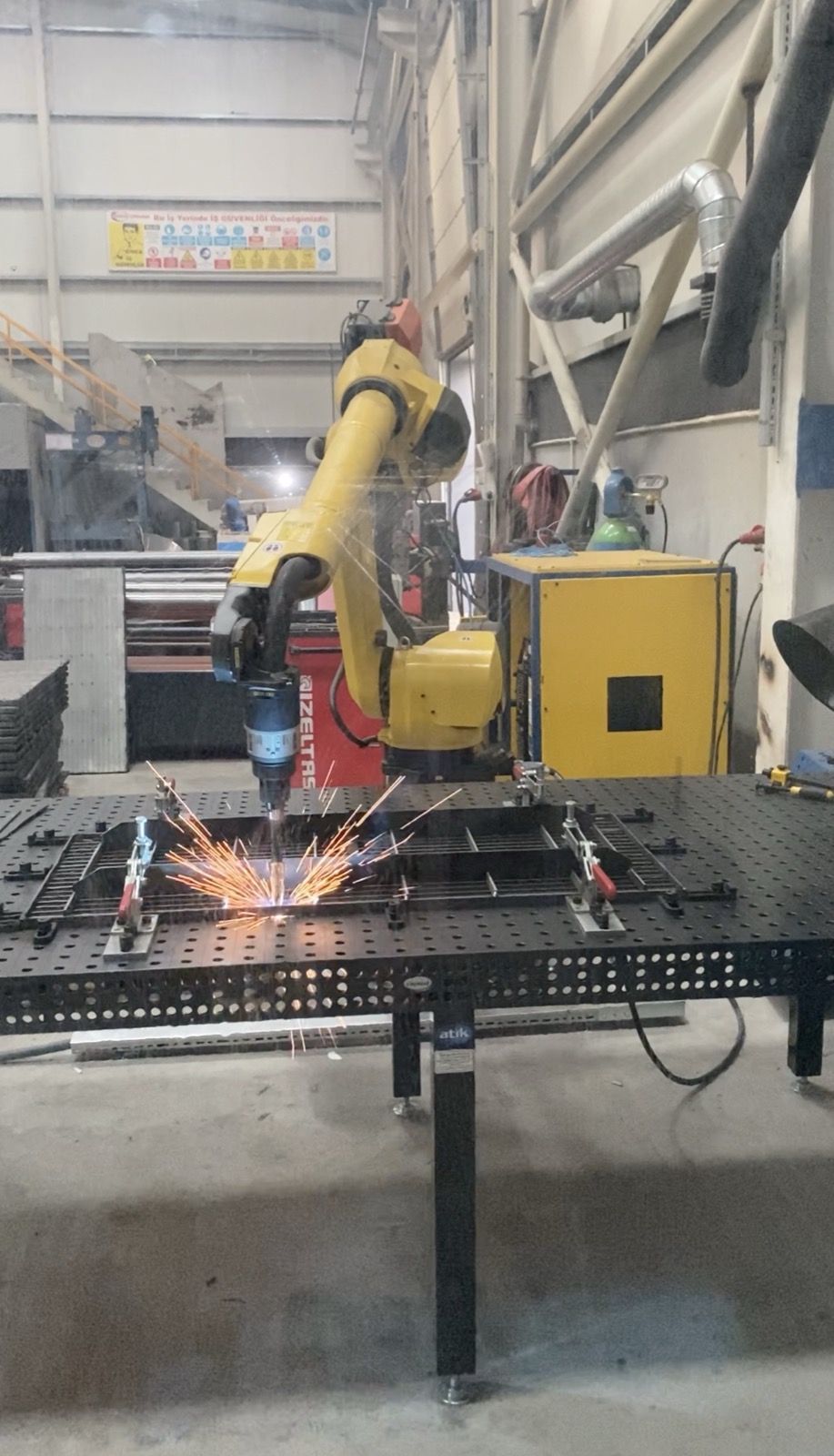 Robotic resistance welding system manufacturing wedge wire screens with precision automation