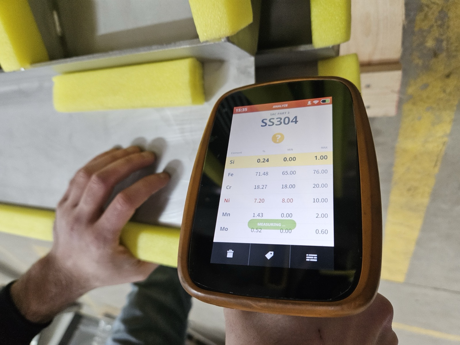 XRF analyzer showing SS304 stainless steel chemical composition verification